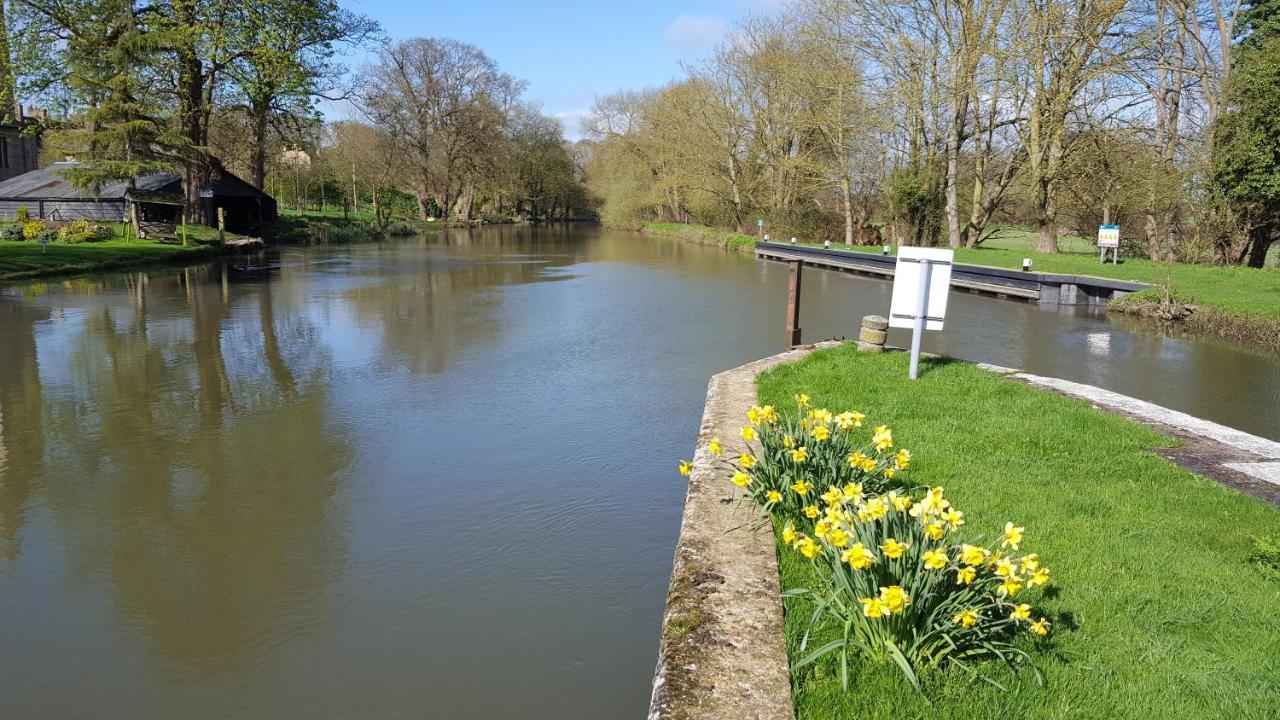 River Nene Cottages Water Newton Exteriör bild