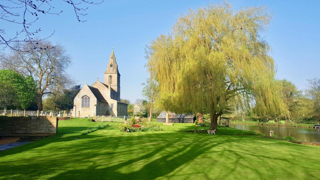 River Nene Cottages Water Newton Exteriör bild