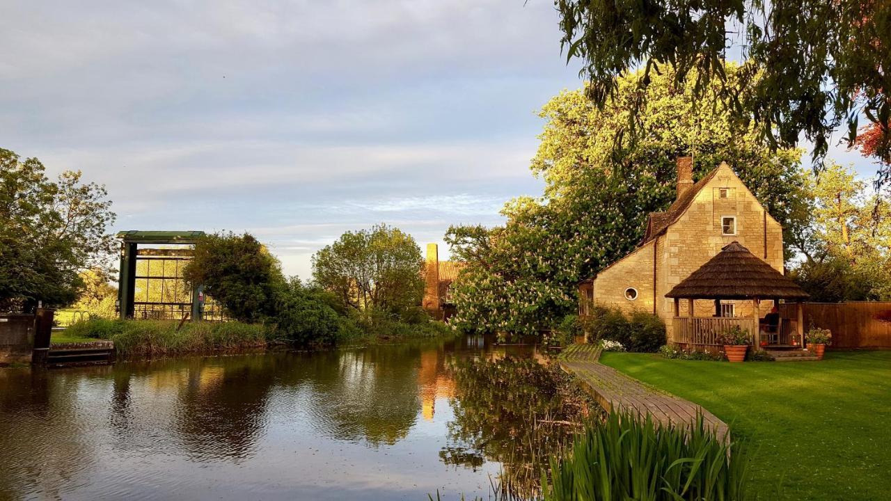 River Nene Cottages Water Newton Exteriör bild