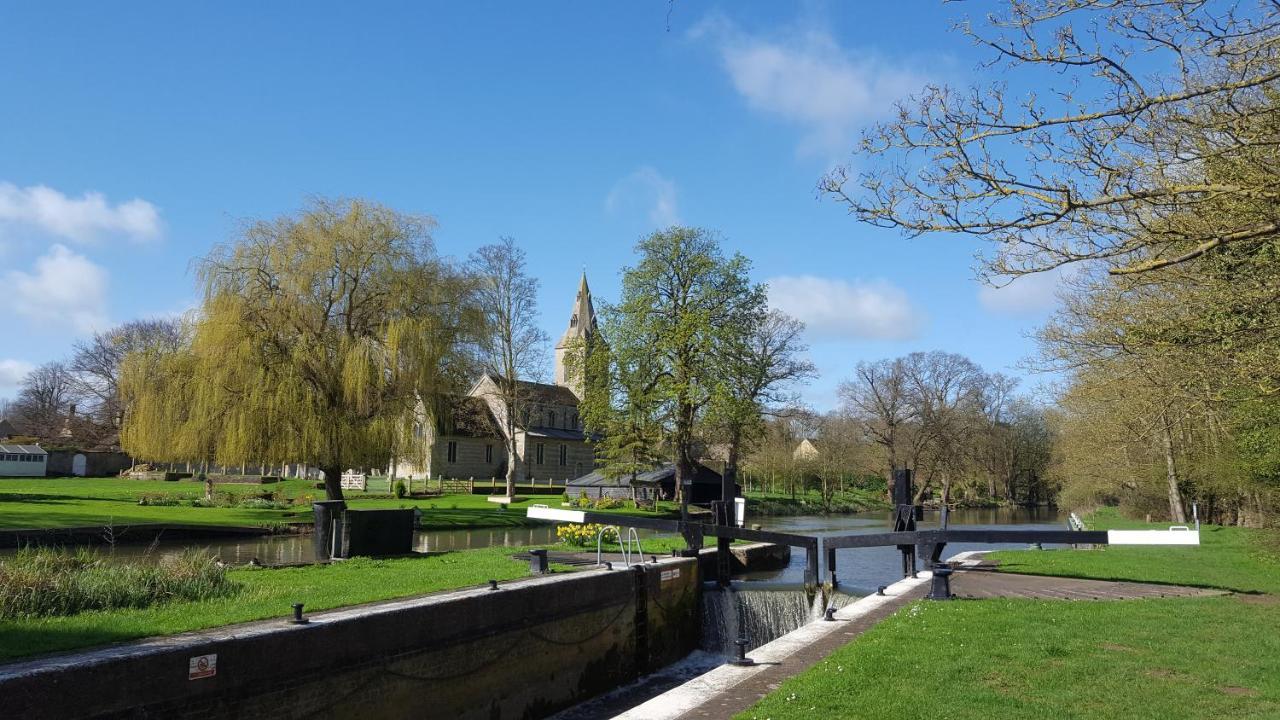 River Nene Cottages Water Newton Exteriör bild